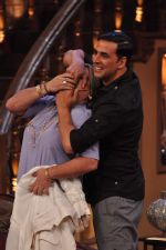 Akshay Kumar promote Once upon a time in Mumbai Dobara on the sets of Comedy Nights with Kapil in Filmcity on 1st Aug 2013 (223).JPG